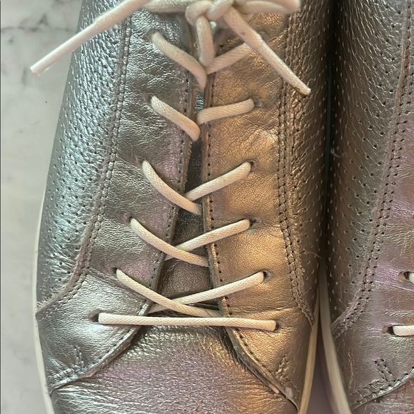 Ecco Silver White Sneakers Minimalist Design - Picture 5 of 16